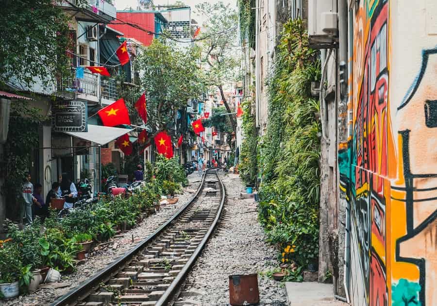 EXPERIENCE VIETNAM’S AUTUMN TRANSITION