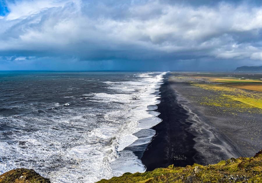CHASE THE NORTHERN LIGHTS IN ICELAND