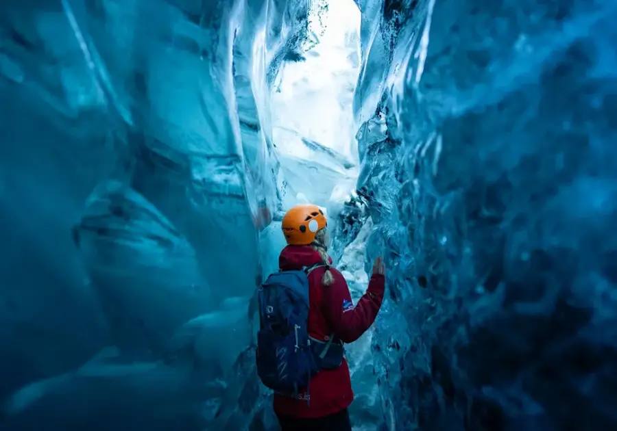 EXPLORE ICELAND’S BLOOMING LANDSCAPES