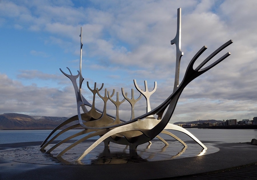 DIVE INTO ICELAND’S PEAK SUMMER ADVENTURES