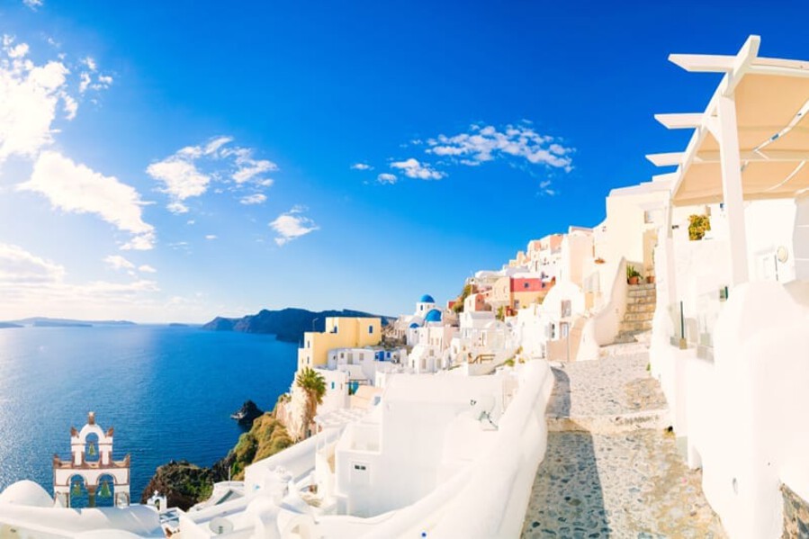 Ideal Weather for Exploring Greece's Beauty