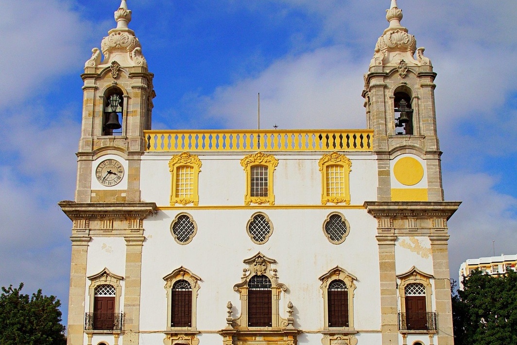 Capela dos Ossos (Bone Chapel)