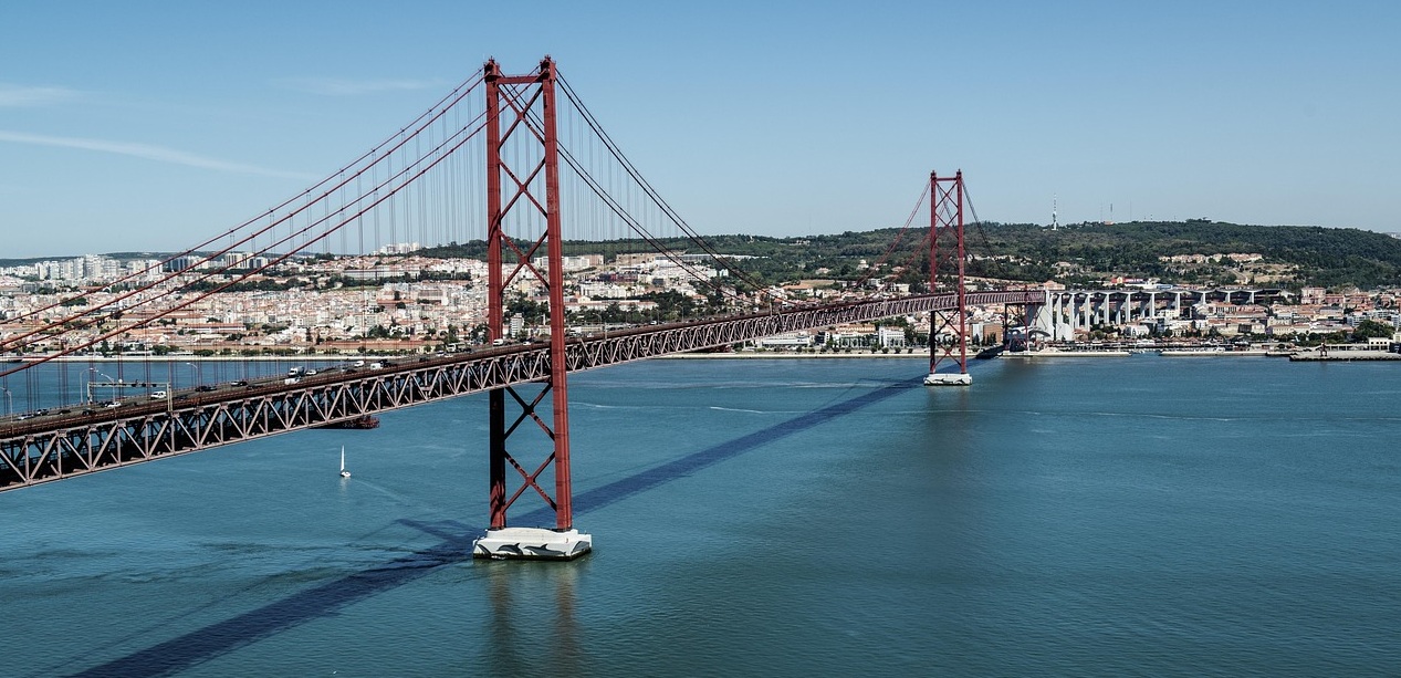 25 de Abril Bridge