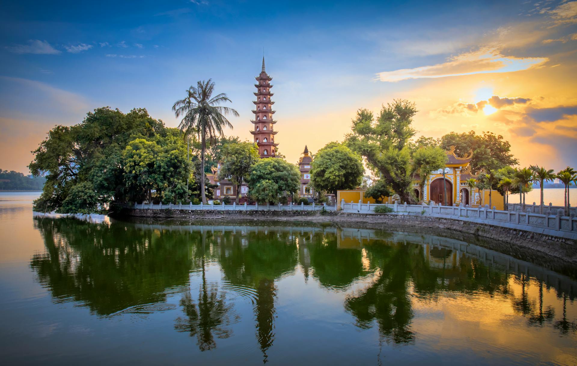 Trấn Quốc Pagoda