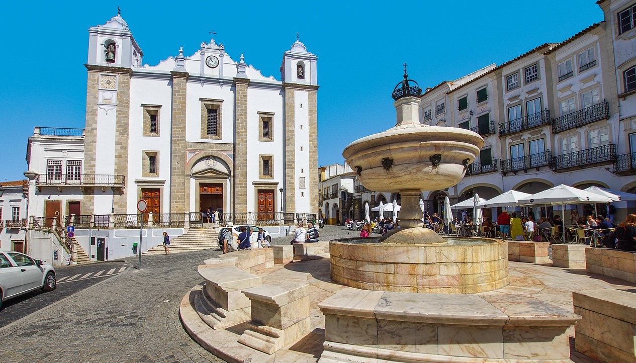 Giraldo Square (Praça do Giraldo)