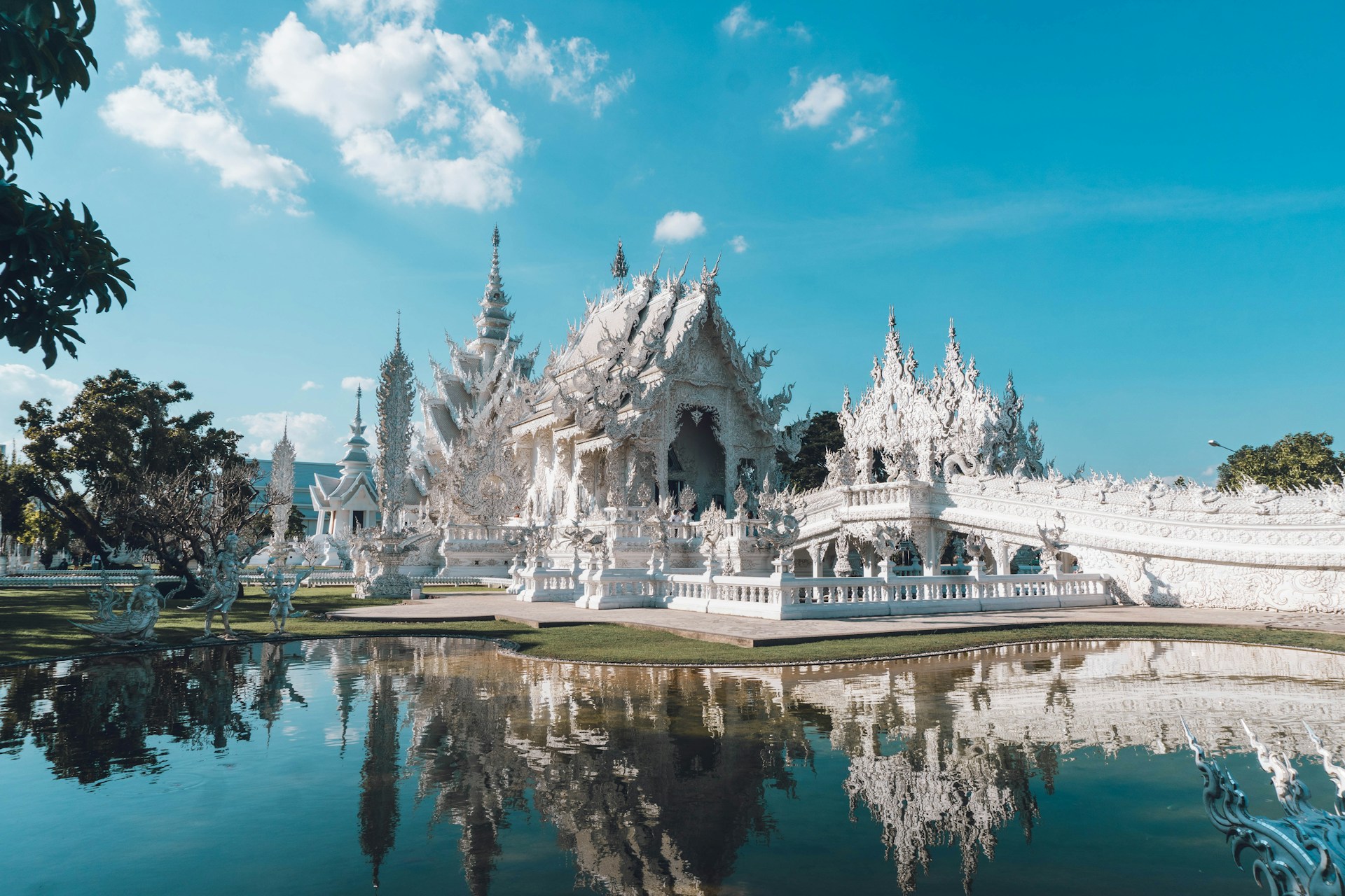 Wat Rong Khun (White Temple)