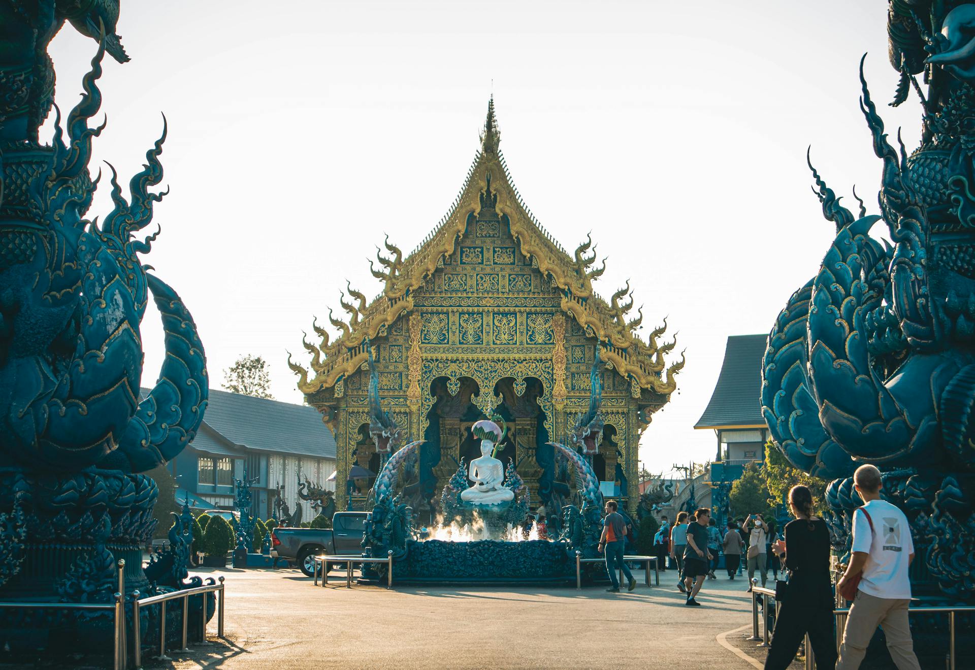 Wat Rong Suea Ten (Blue Temple)