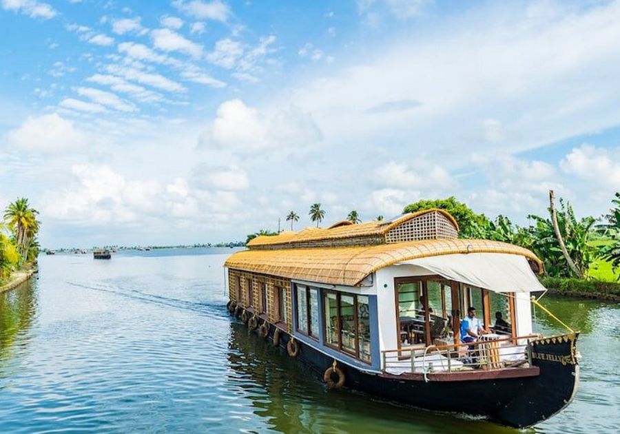 Experience a Houseboat Cruise on the Backwaters