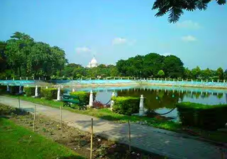 Stroll Through the Lush Maidan & Elliot Park