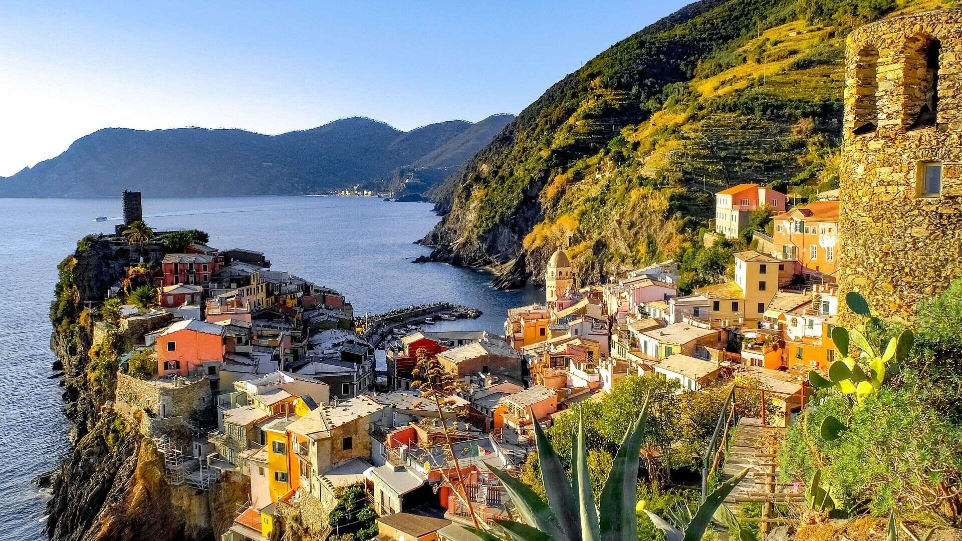 Discover Como, Firenze, Cinque Terre and Milan