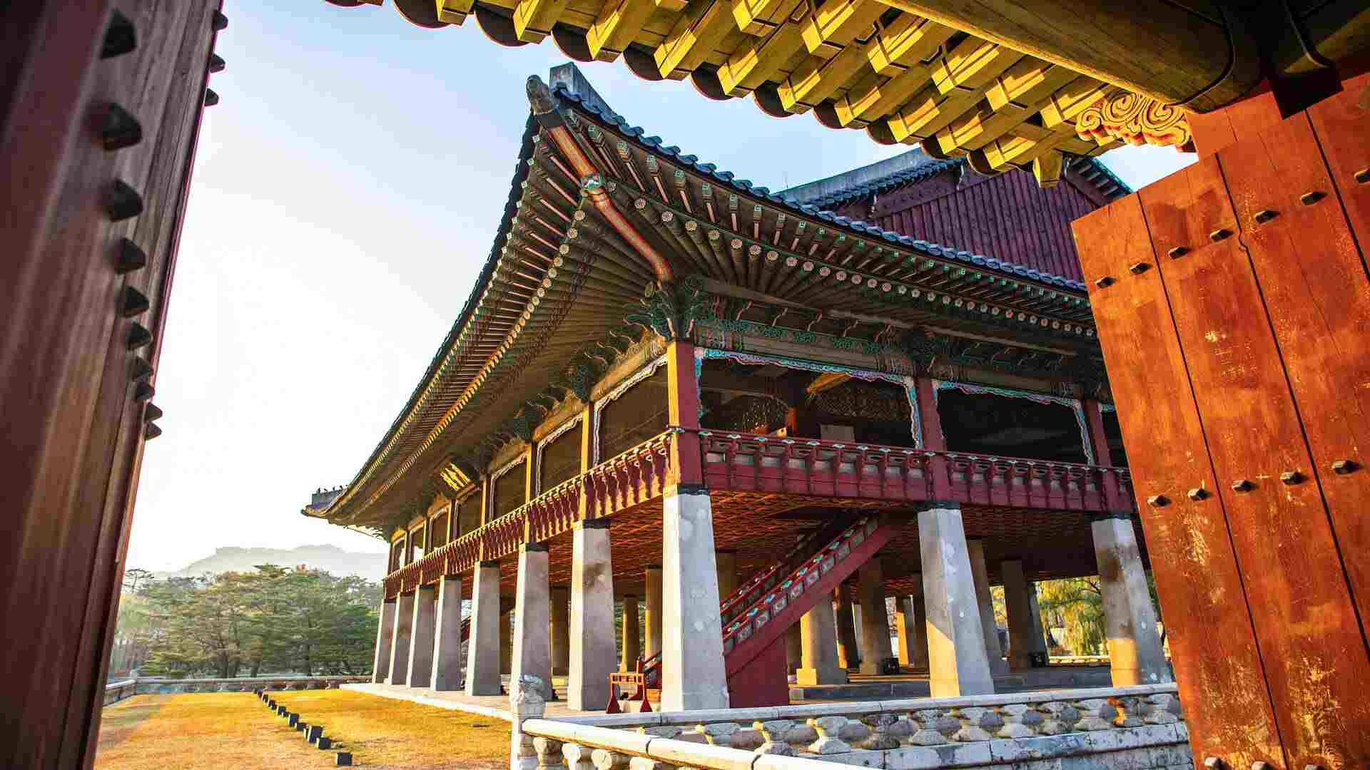 Seoul Exploration with Temple Stay Experience